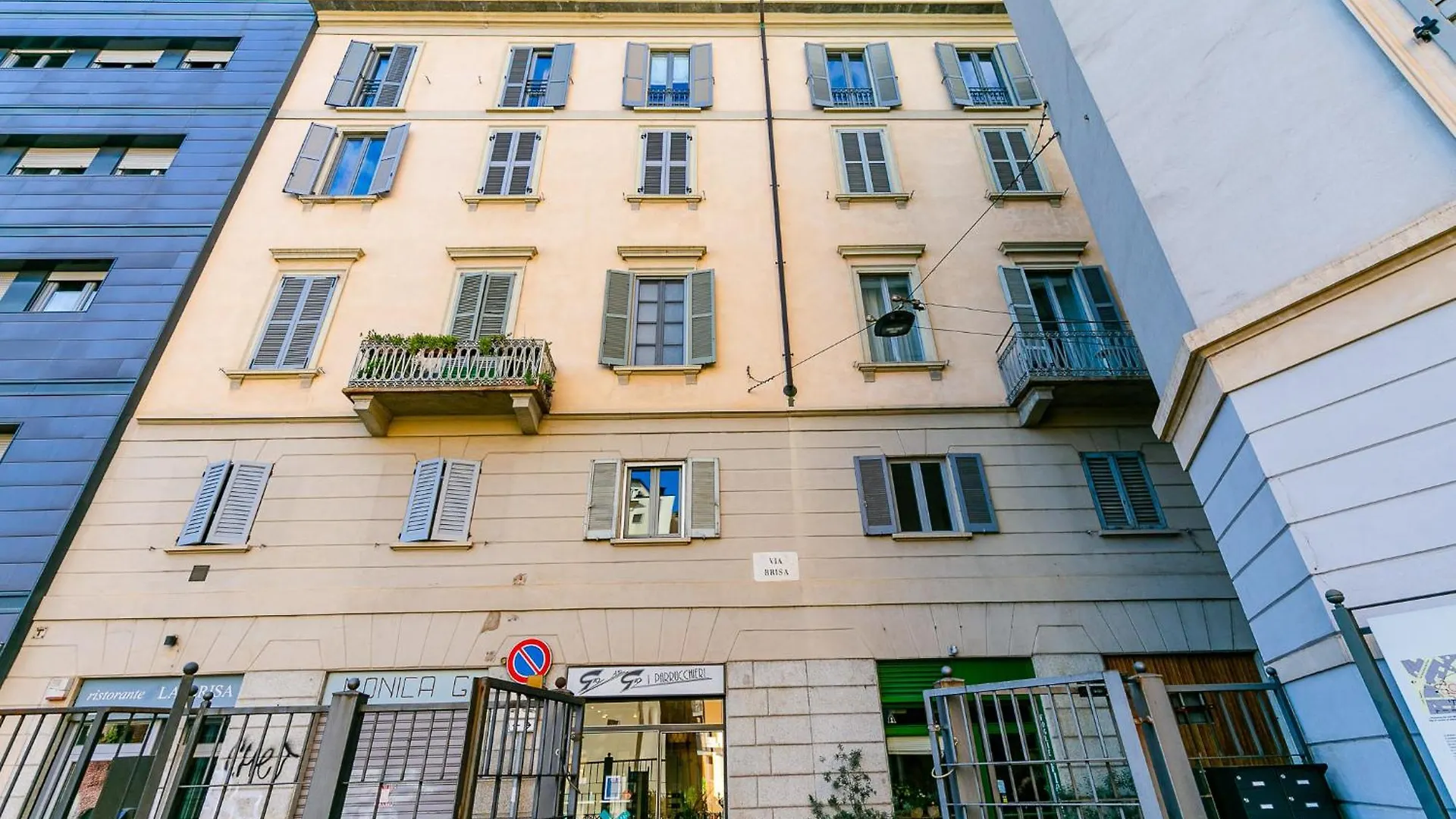 Dream Suites Milano Brisa Meravigli 0*, Milan Italy