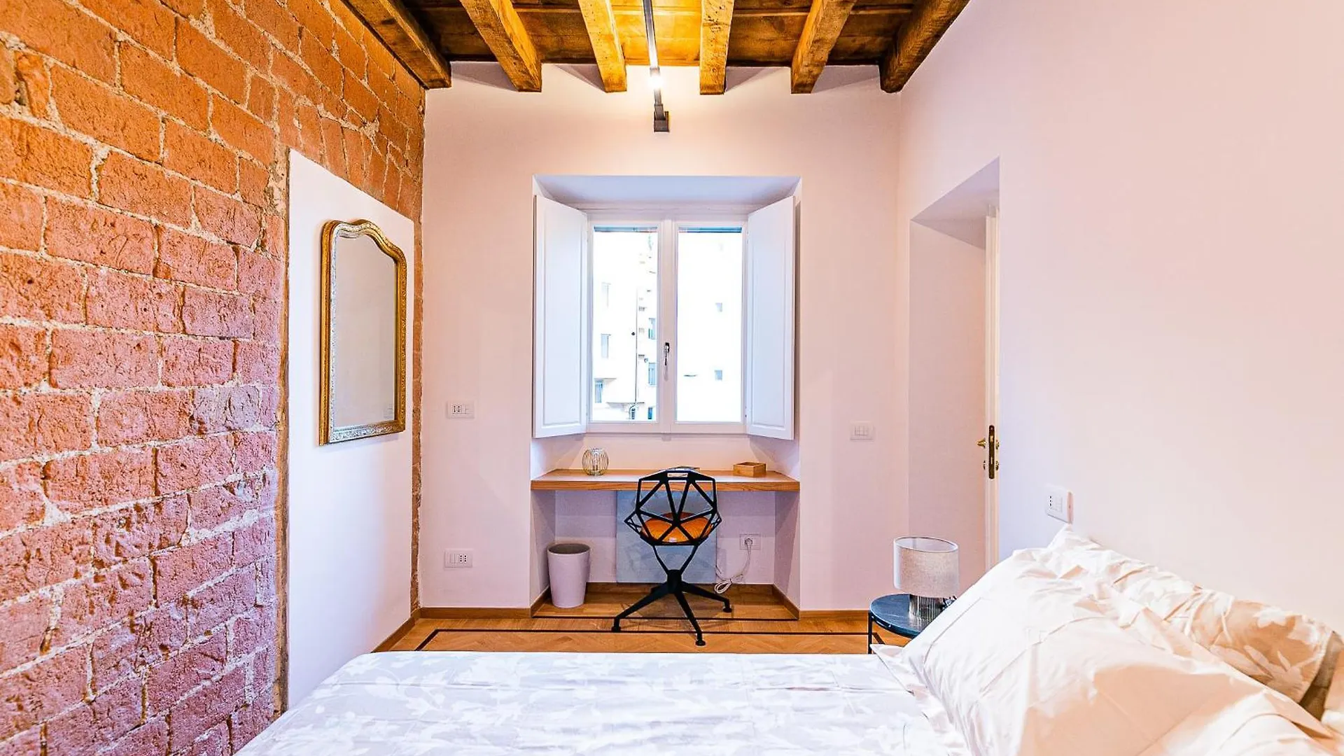 Dream Suites Milano Brisa Meravigli 0*, Milan
